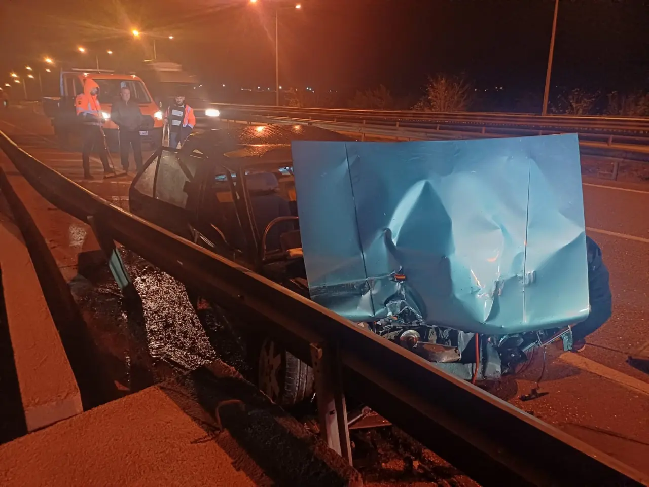 Kampüs Önünde Bariyerlere Daldı 1