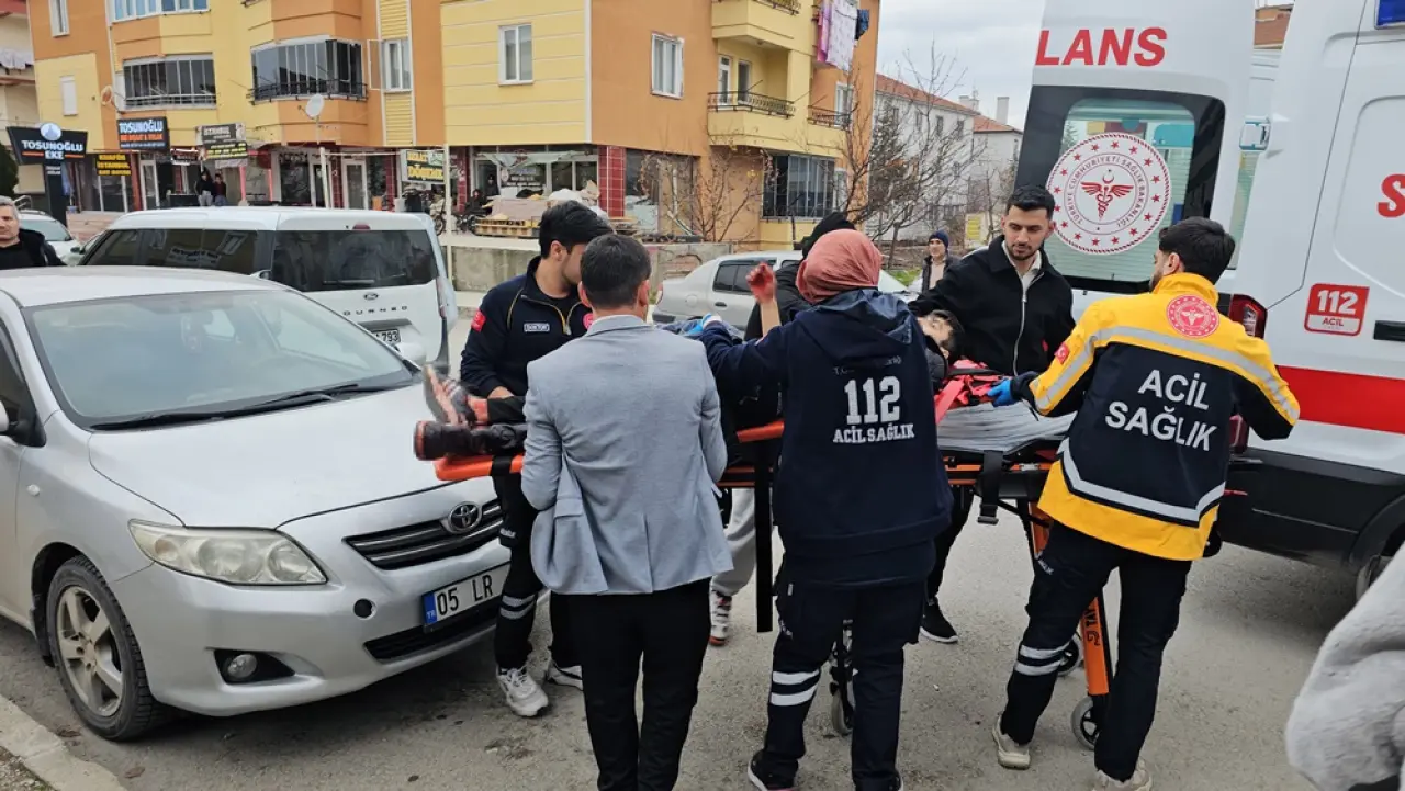 Arkadaşıyla Şakalaşırken Bıçağın Üzerine Düştü 5