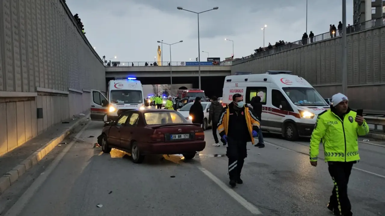 Zincirleme Trafik Kazası: 7 Yaralı 6