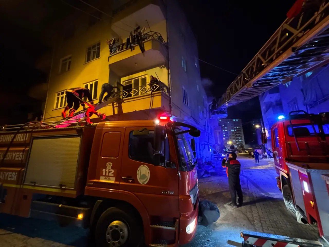 Apartmanda Korkutan Yangın 6