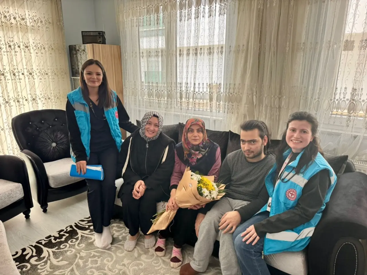 Evde Sağlık Hastalarına ‘Yalnız Değilsiniz’ Mesajı 1