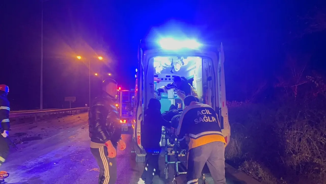 Otomobil TIR’a Çarptı: 1 Ölü 4