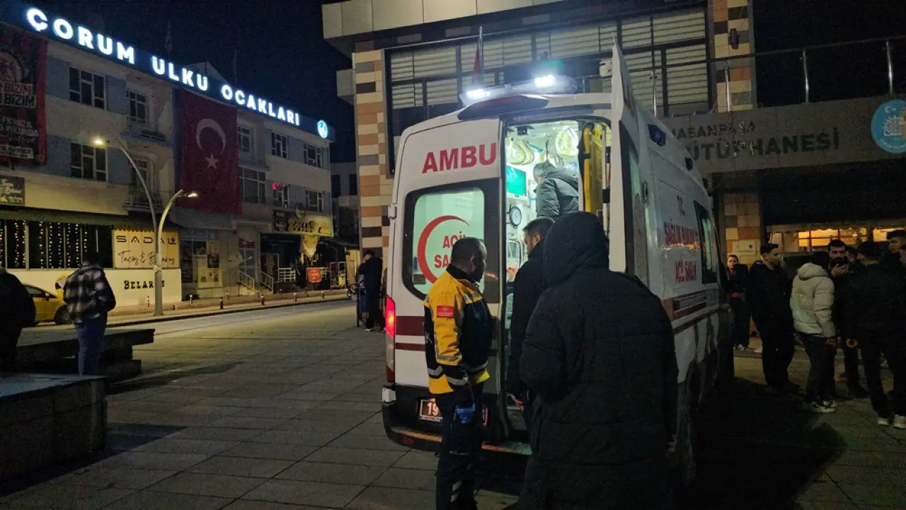 Bıçaklı Saldırıya Uğrayan Genç Yaralandı 1