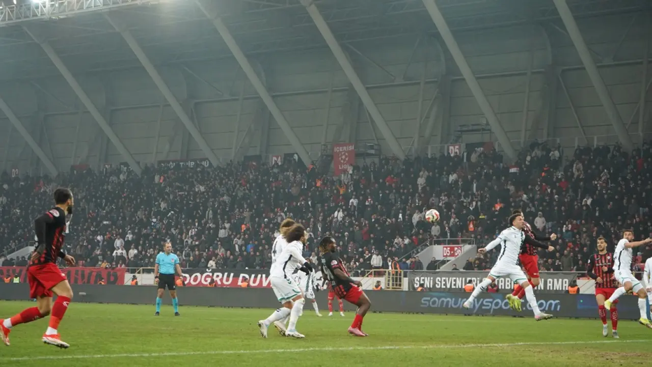 Çorum FK Evinde Hata Yapmadı 13