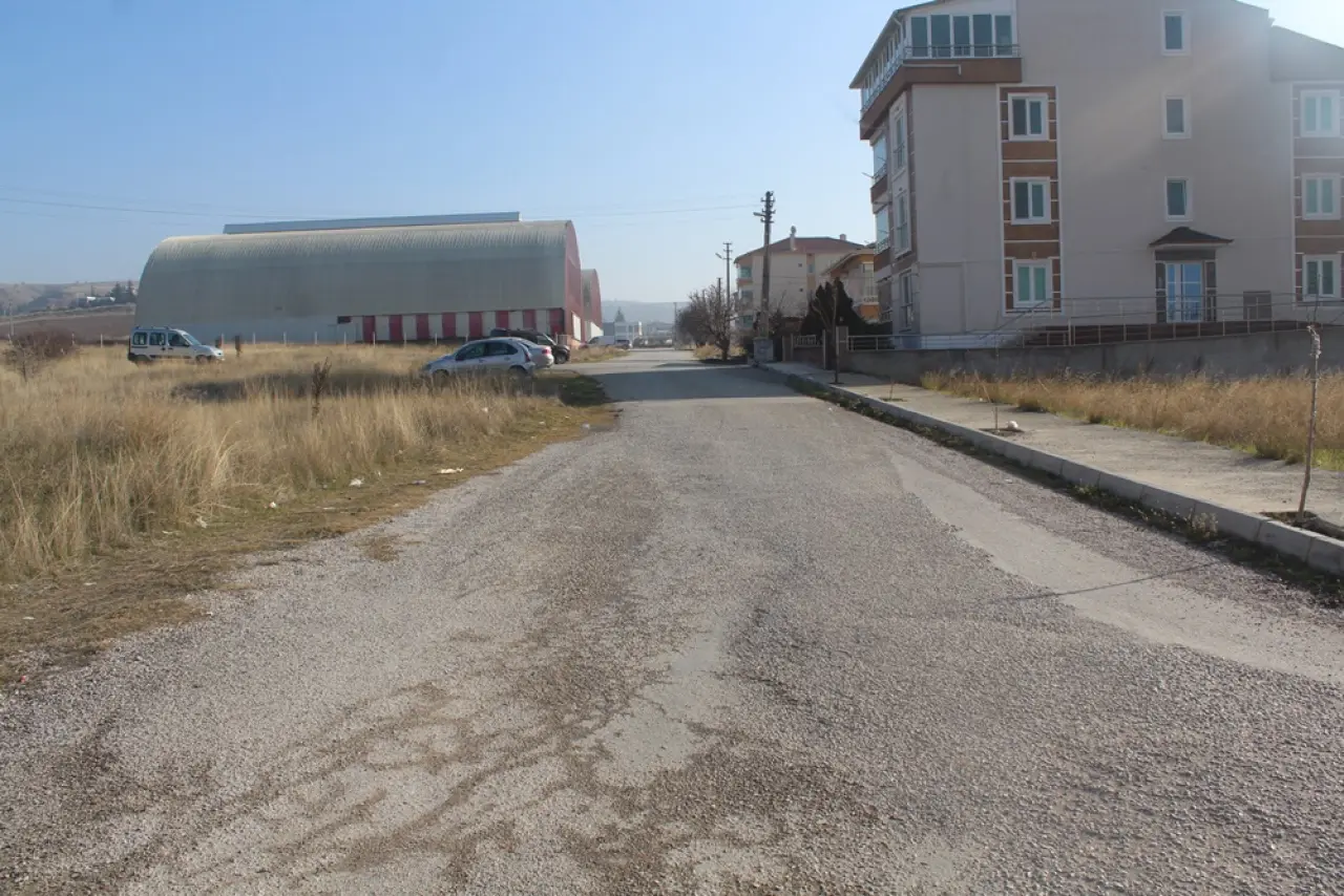 Kaldırımlar Yarım, Yayalar Mağdur 3