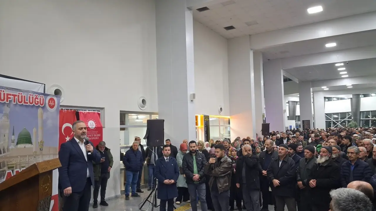 337 Umre Yolcusu Duayla Uğurlandı 5