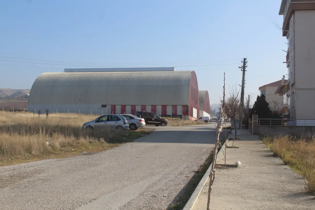 Kaldırımlar Yarım, Yayalar Mağdur 4