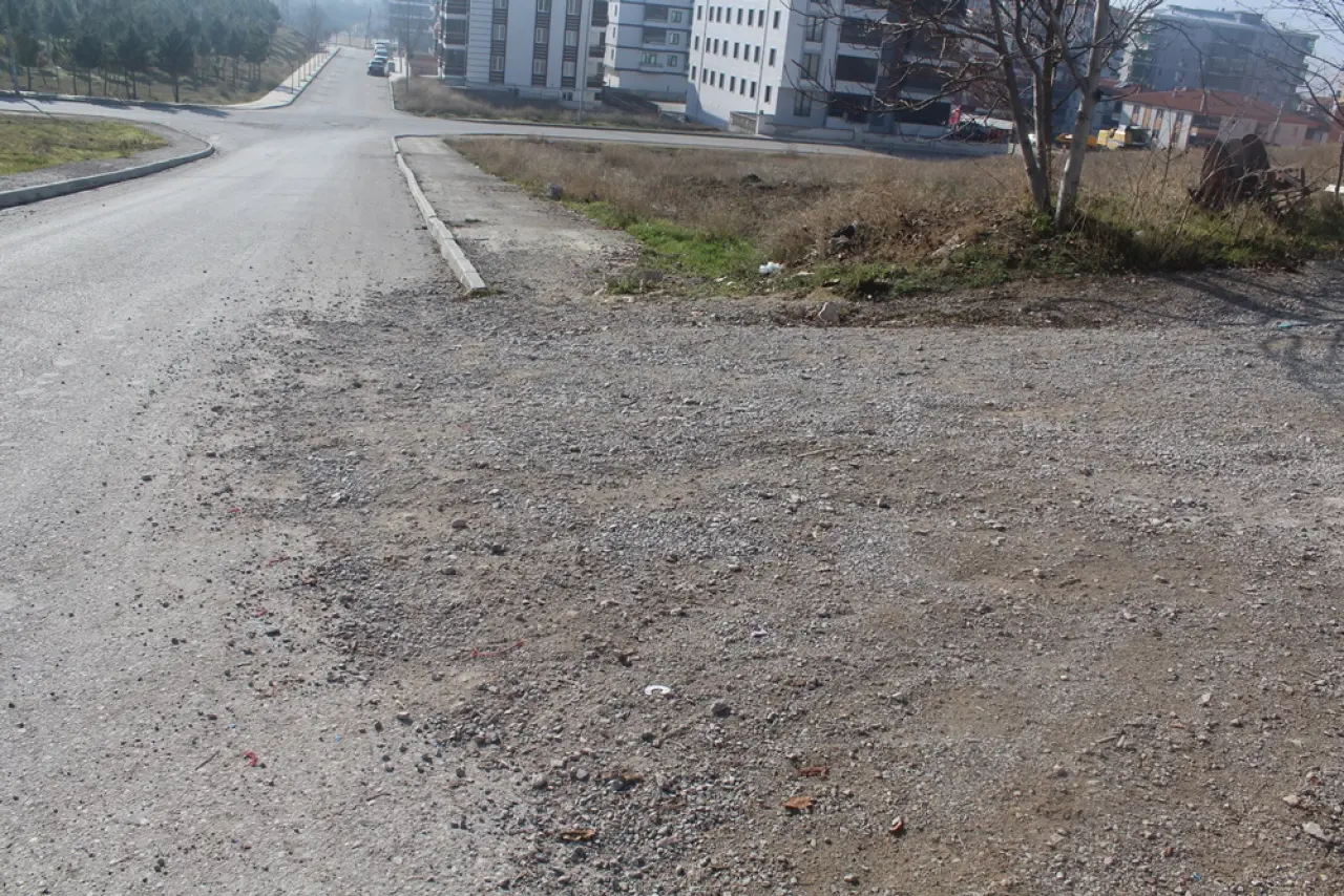 Kaldırımlar Yarım, Yayalar Mağdur 3