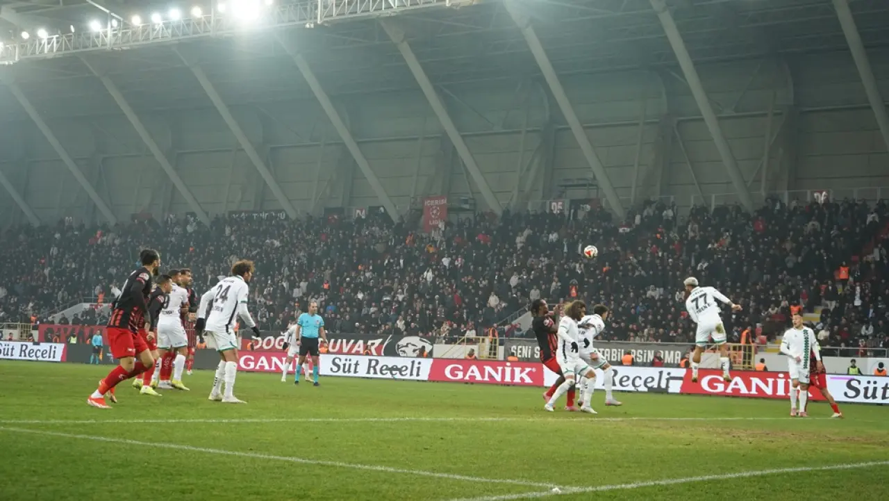 Çorum FK Evinde Hata Yapmadı 16