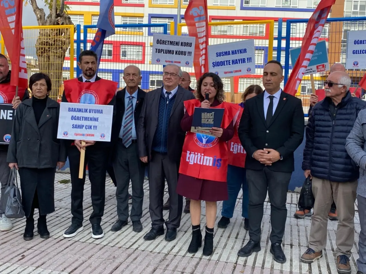 ‘Susmayacağız, Sinmeyeceğiz, İtibarımızı Çiğnetmeyeceğiz’ 1