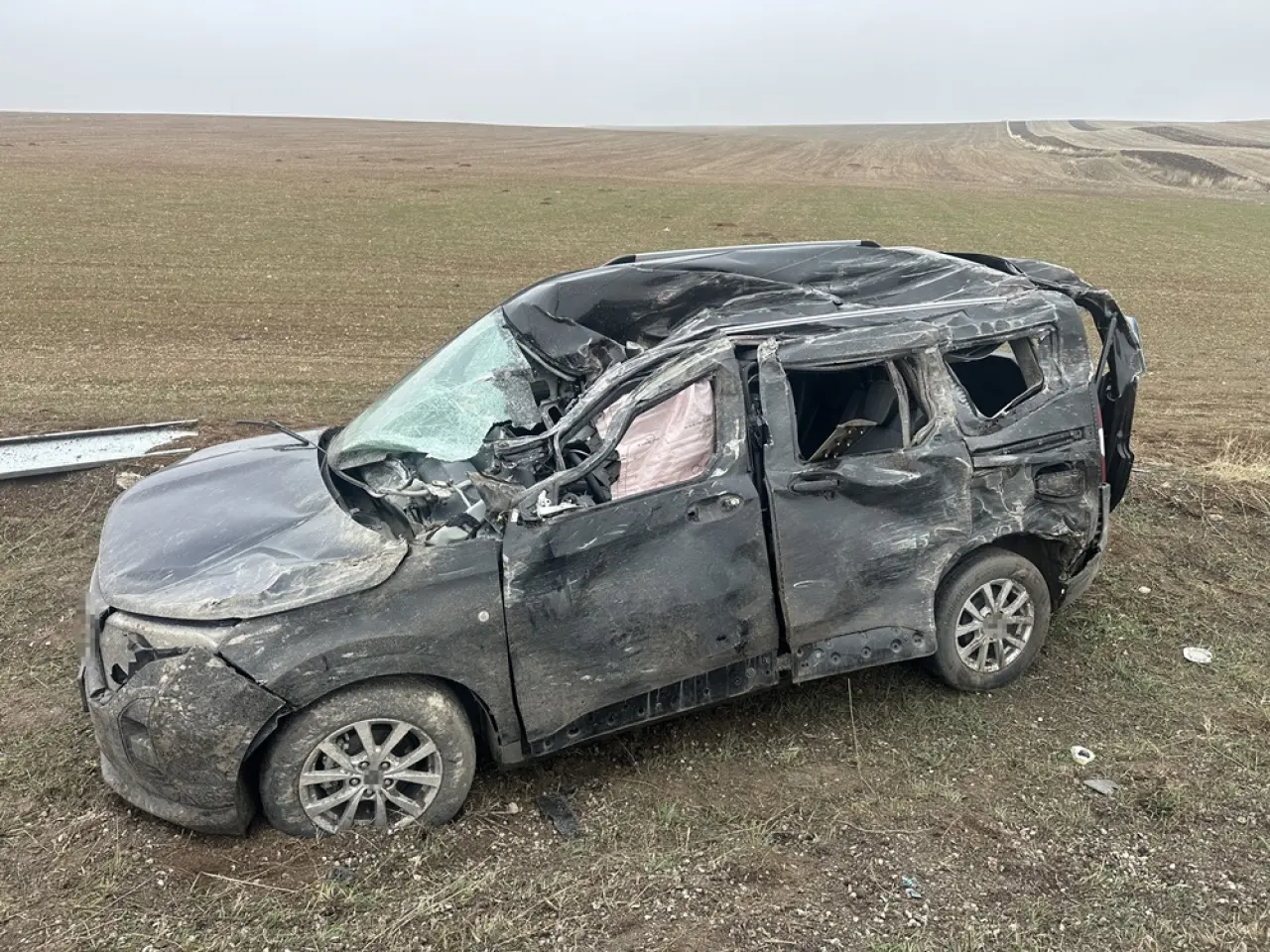 Tır Dorsesi Üzerlerine Devrildi! 2