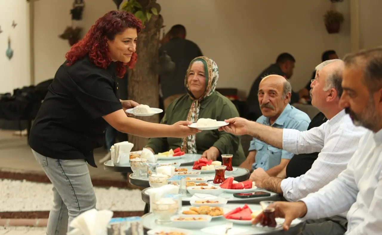 Yemesi Kadar Yapması da Zevkli 16