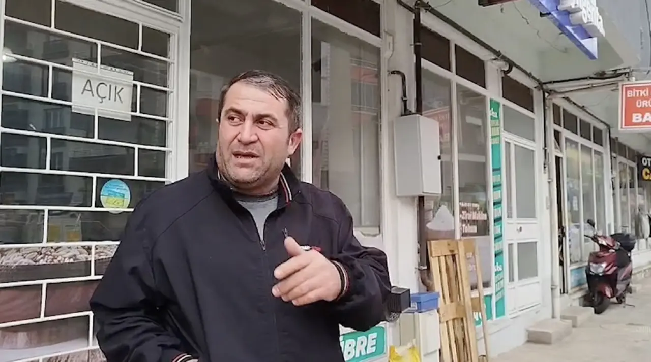 Sinirlenip Eline Ne Geçtiyse Fırlattı, İşte O Anlar! 3