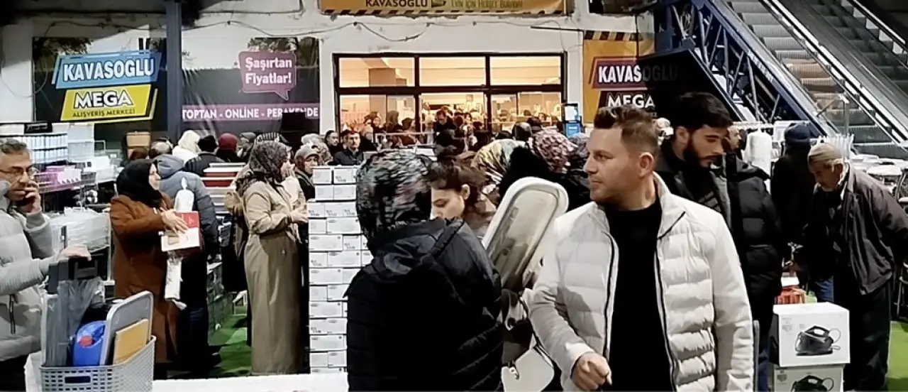 Görüntüler Çorum’dan, İndirimi Duyan Koştu 5