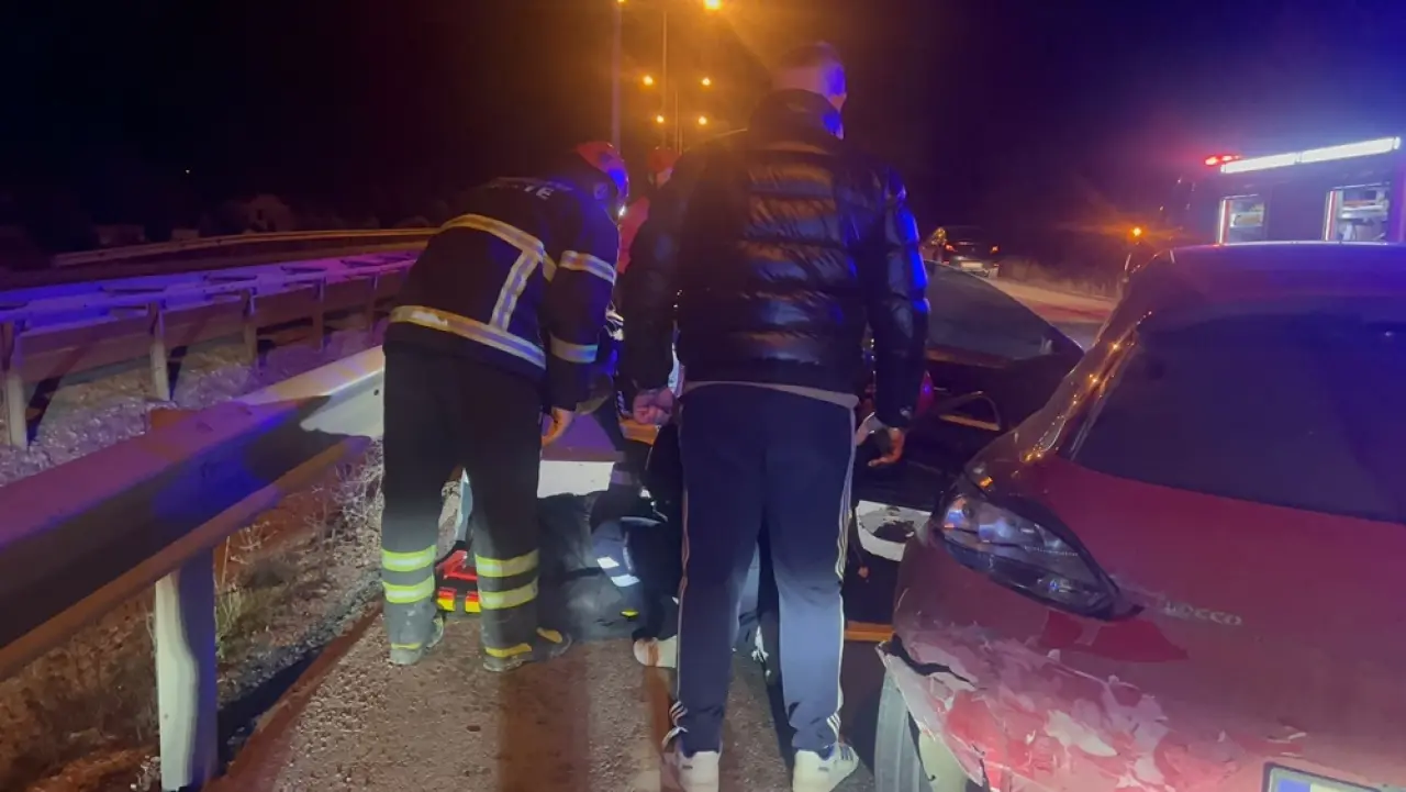 Otomobil TIR’a Çarptı: 1 Ölü 3