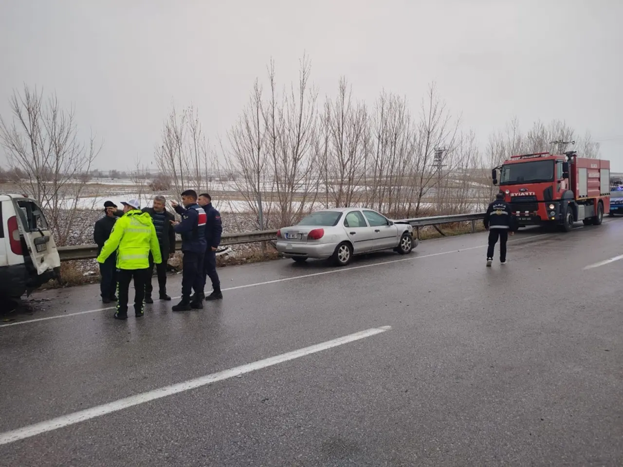 Kaza Alanındaki Vatandaşlara Çarptı 3