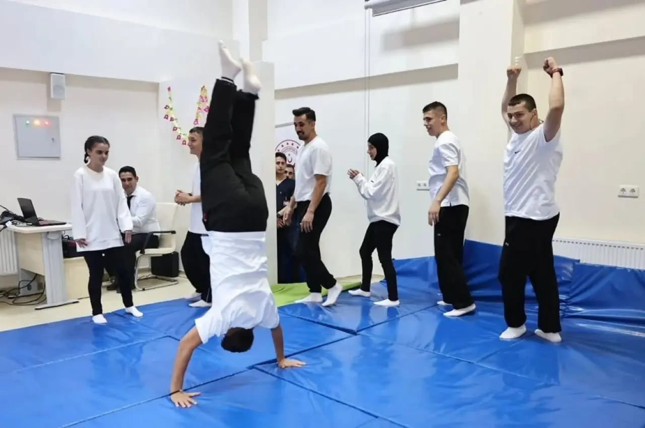 Engelleri Sevgiyle Aştılar 4