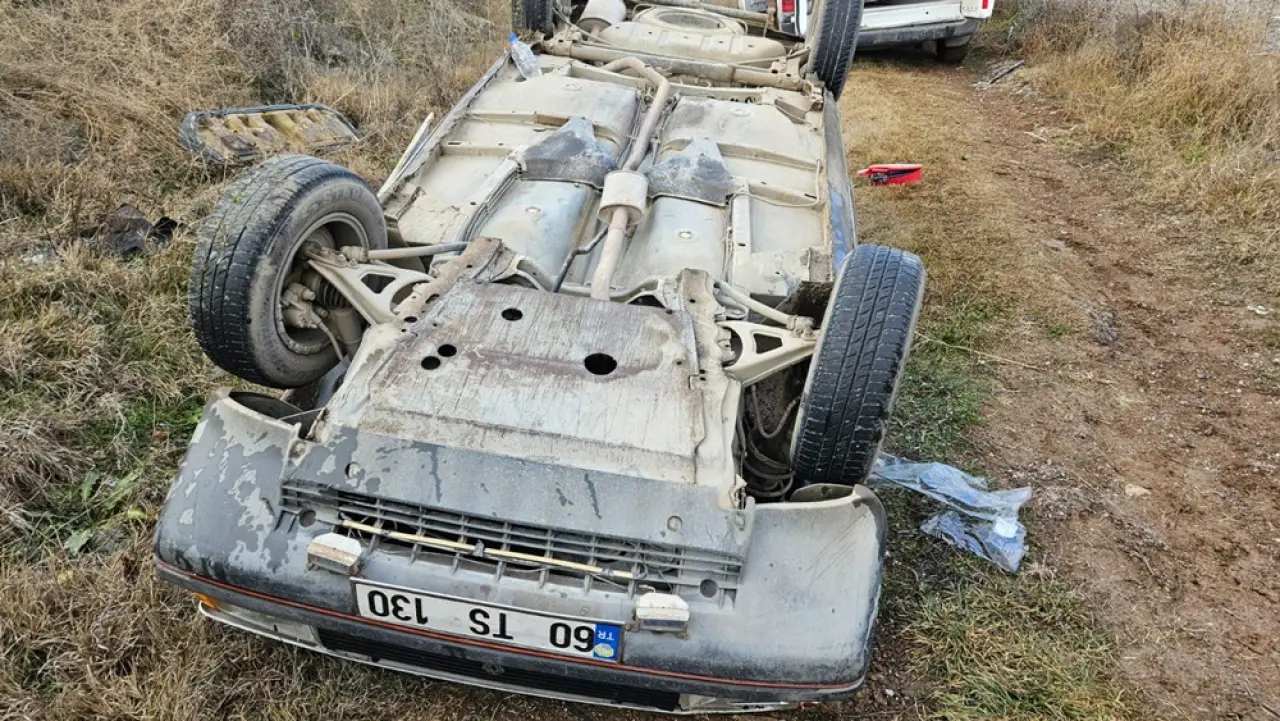 Otomobil Tarlaya Uçtu: 2 Yaralı 2