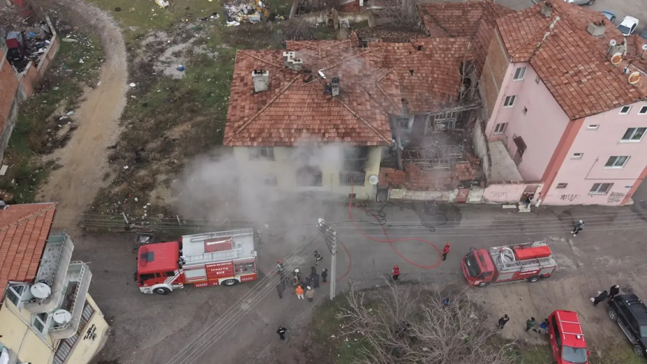 2 Katlı Ev Alev Alev Yandı 8