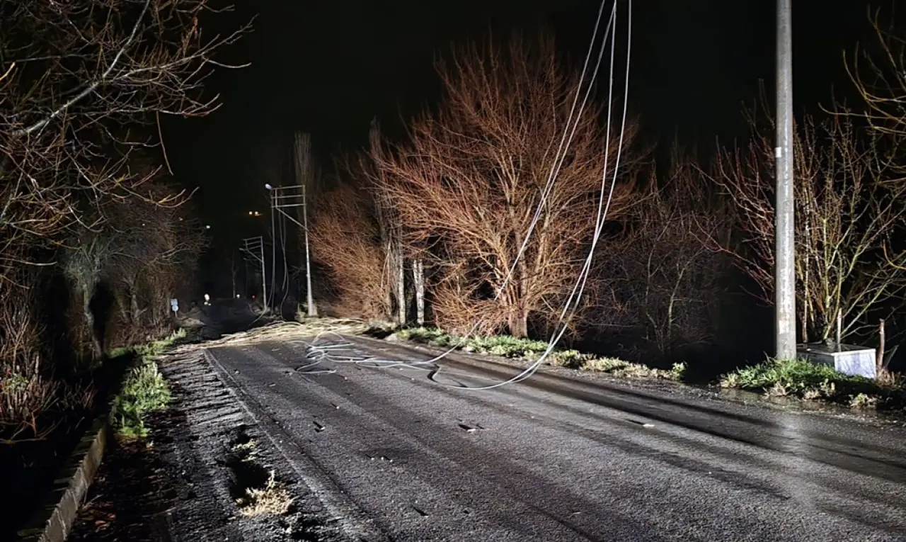 Rüzgar Şehirde Adeta Kıyameti Kopardı 3