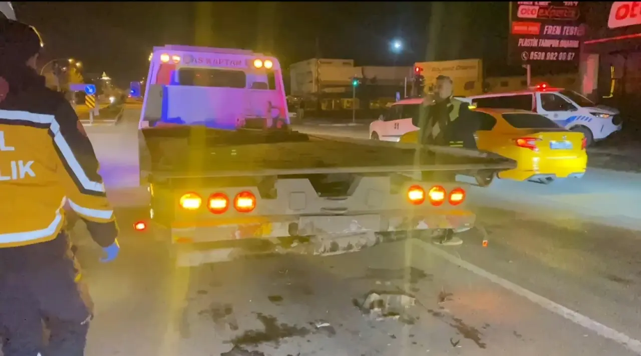 Kırmızı Işıkta Çekiciye Saplandı 3