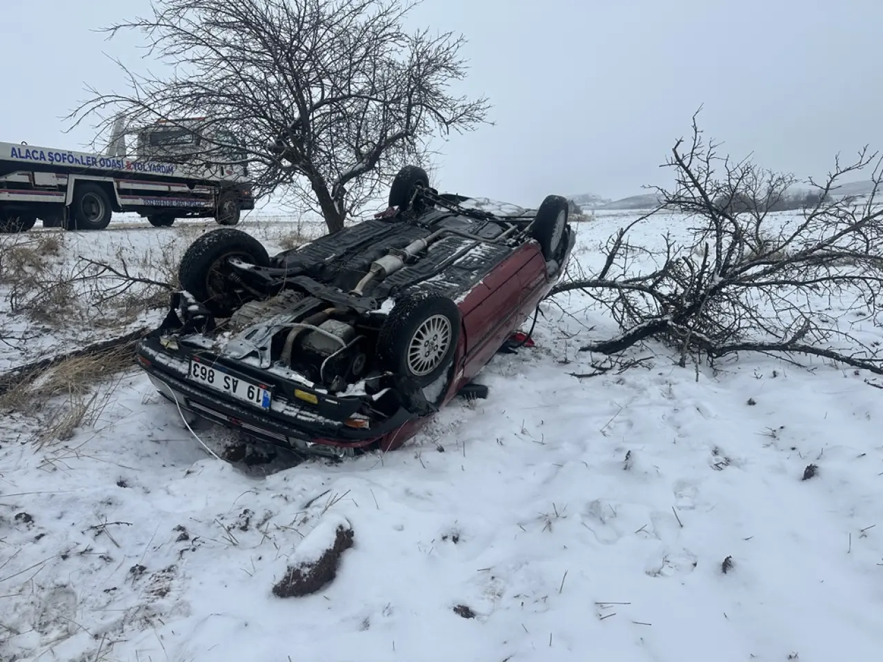 Kontrolden Çıkan Otomobil Devrildi 2