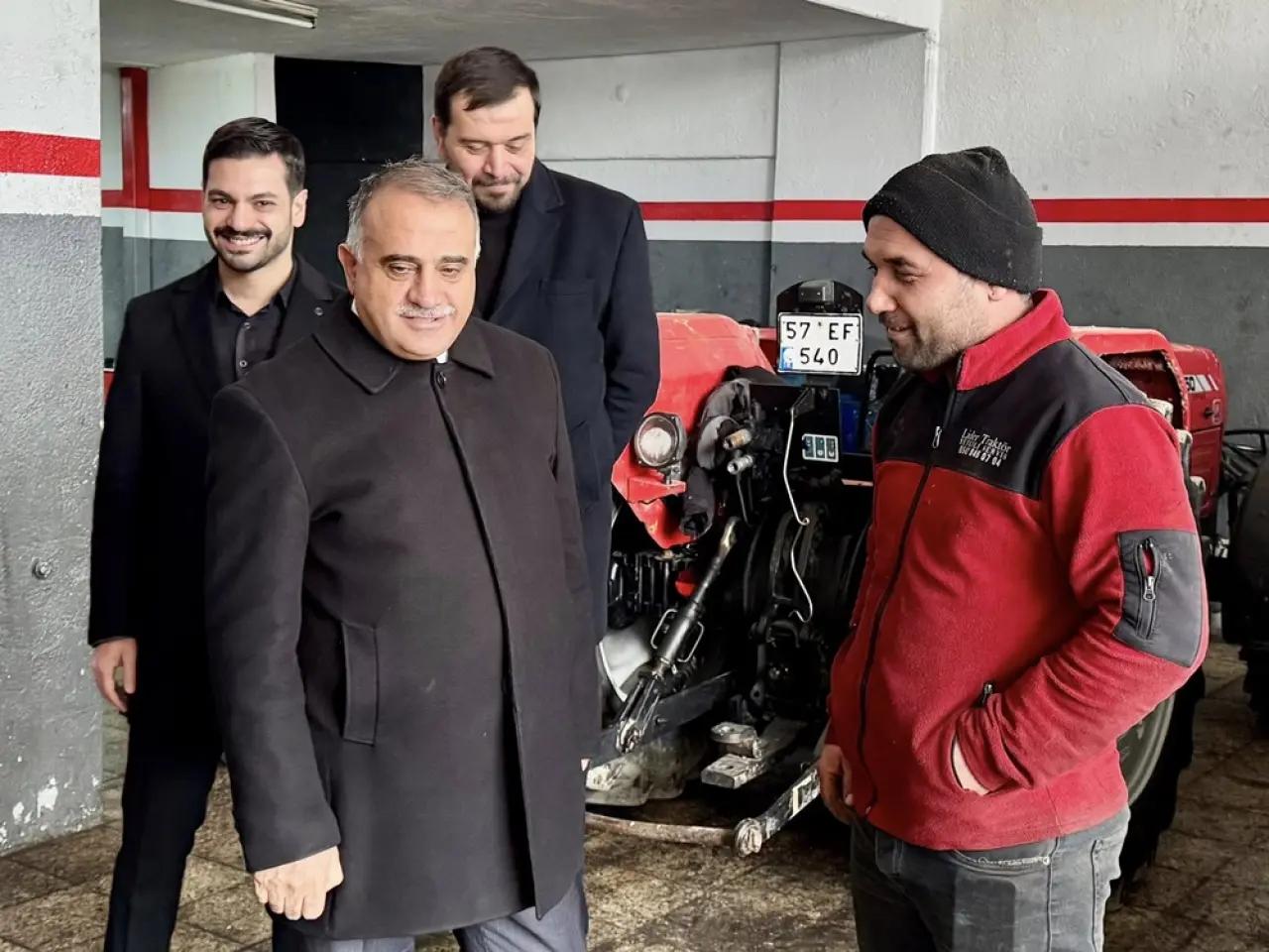 AK Partililer Sanayide 1