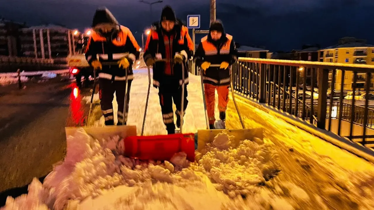 Belediye Ekipleri Yeni Yılın İlk Sabahında Teyakkuzda 1