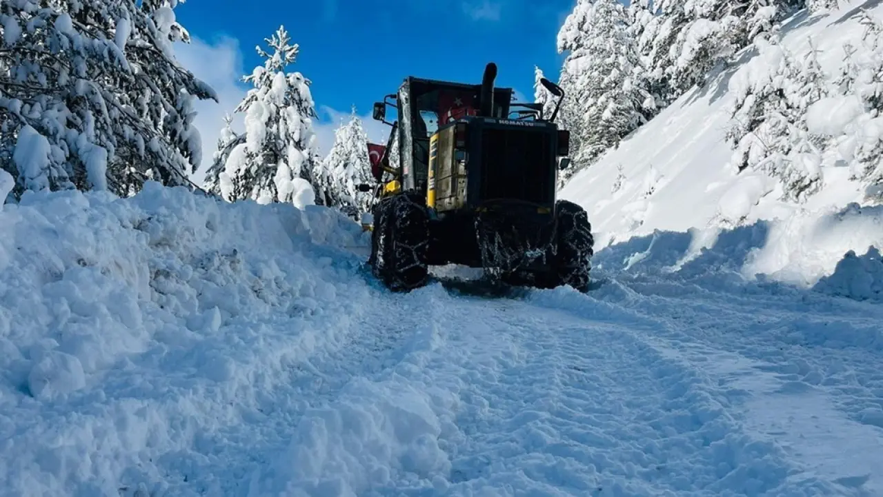Köy Yolları İçin 24 Saat Mesai 6