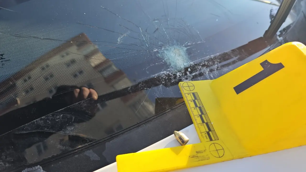 Avukatın Aracına Yorgun Mermi İsabet Etti 3