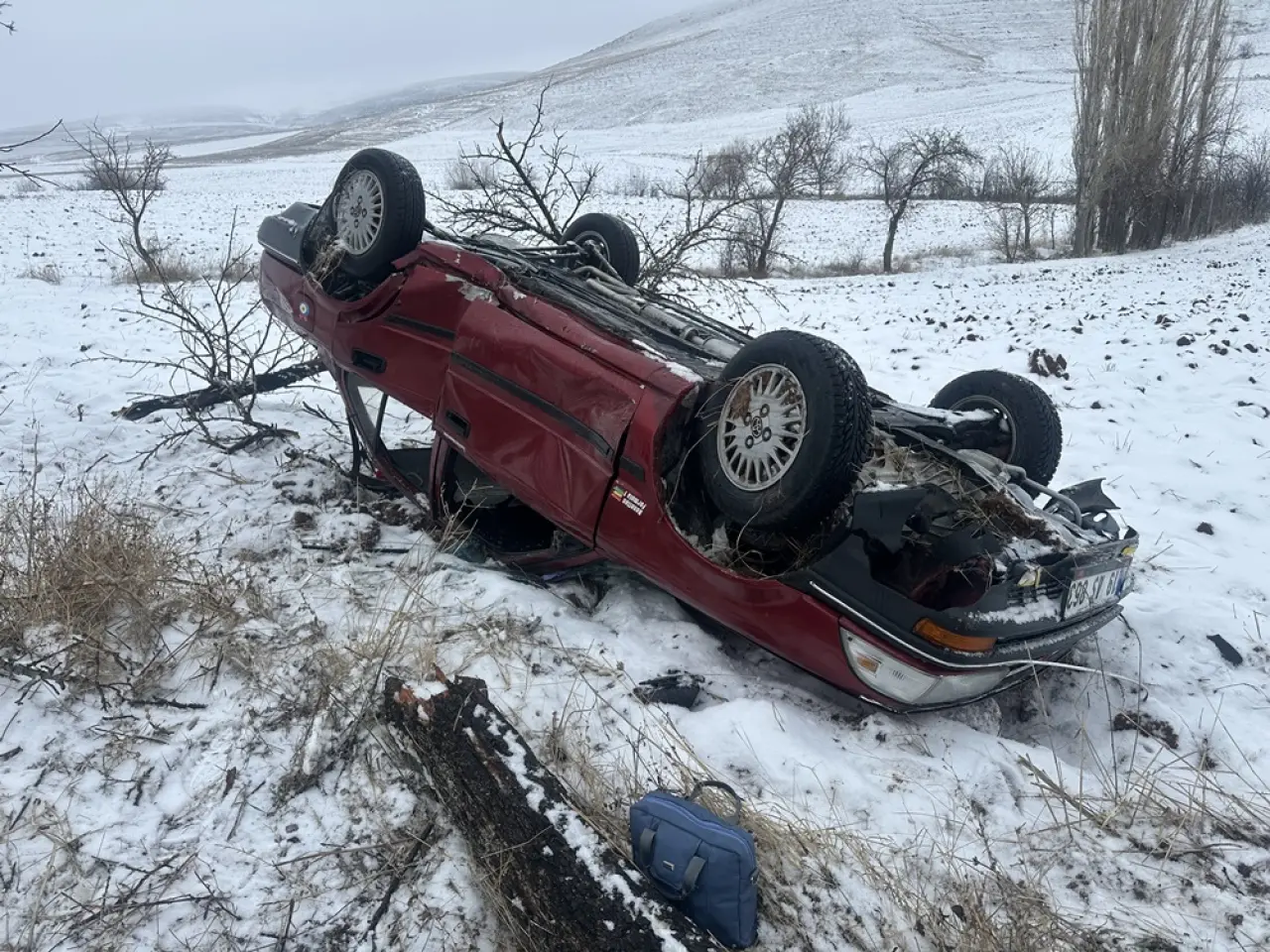 Kontrolden Çıkan Otomobil Devrildi 3