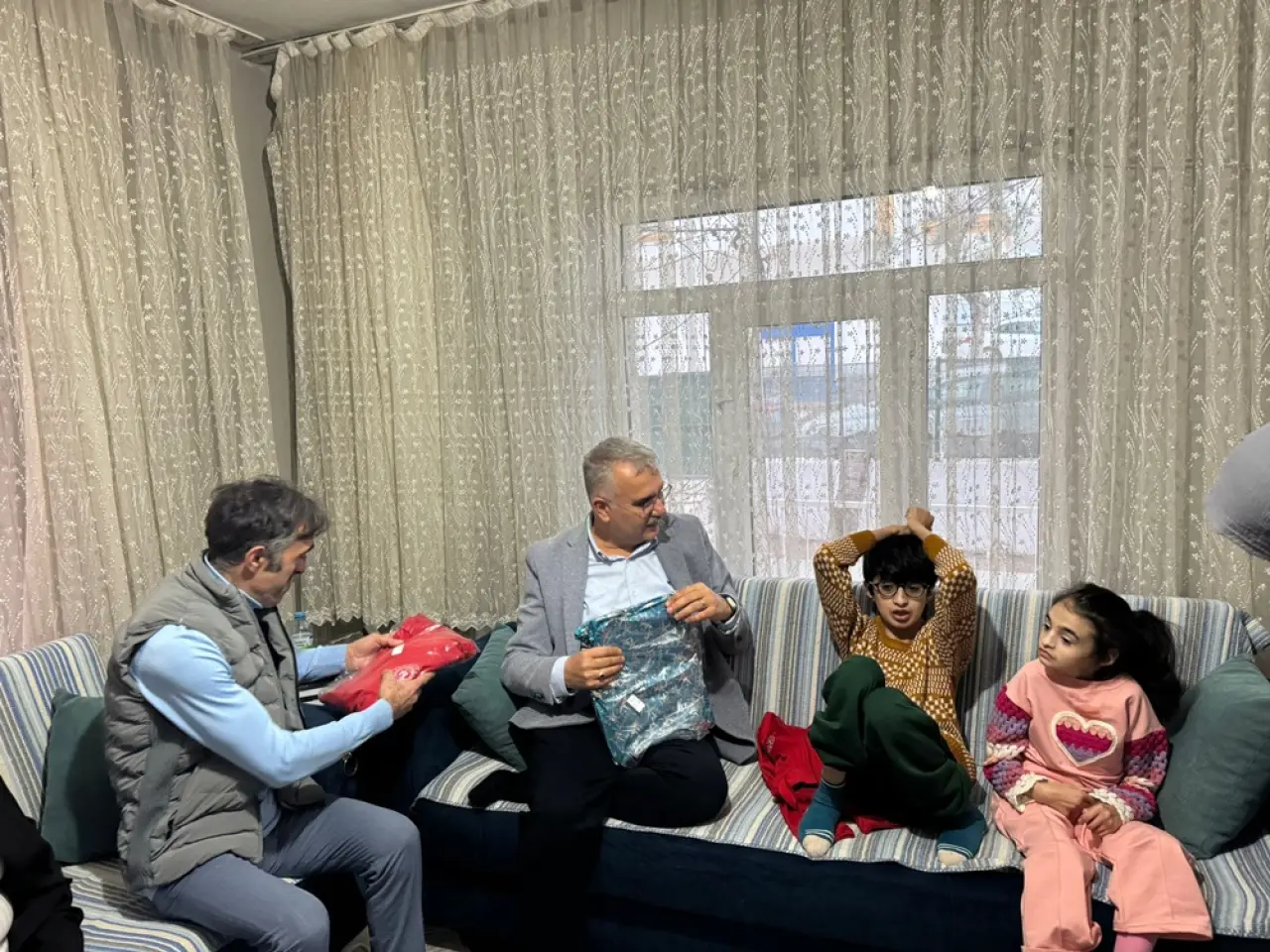 Ahlatcı’dan Hasta Kardeşlere Şefkat Eli 3