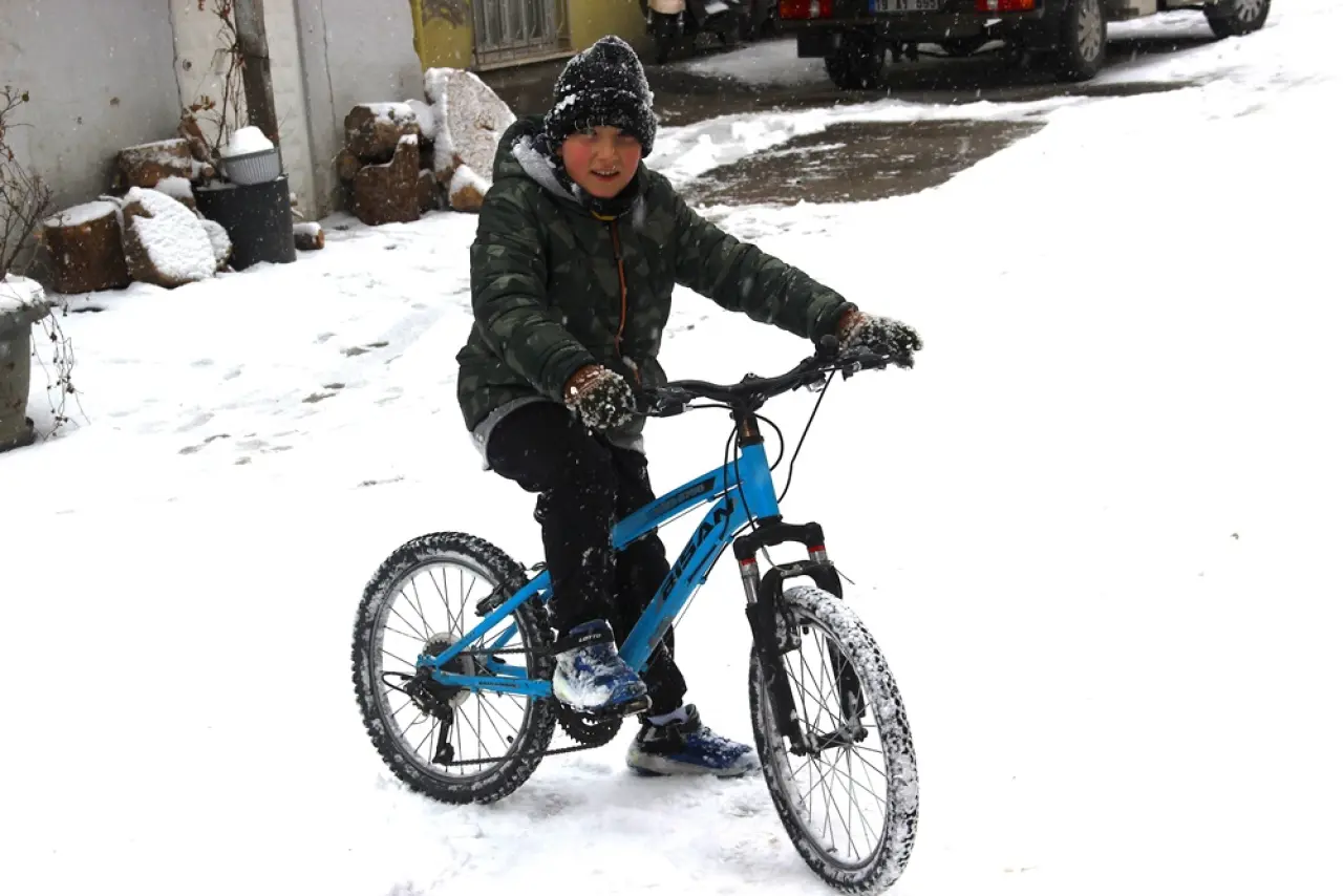 Çocuklar Sokaklara Döküldü 6