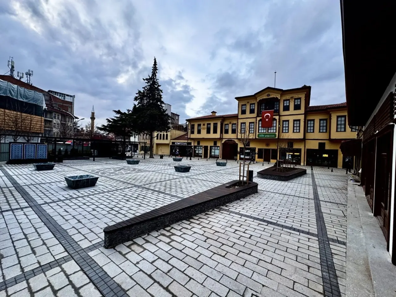 Veli Paşa Hanı’nın Önü Artık Böyle 1