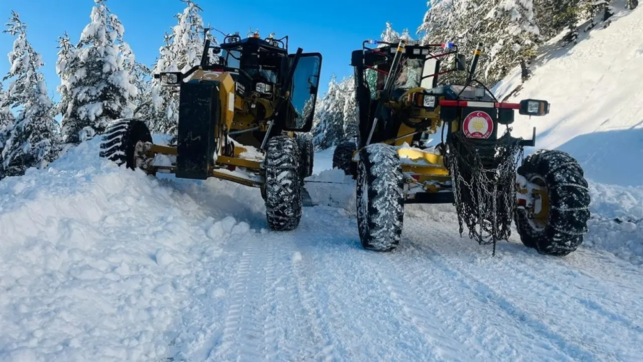 Köy Yolları İçin 24 Saat Mesai 5