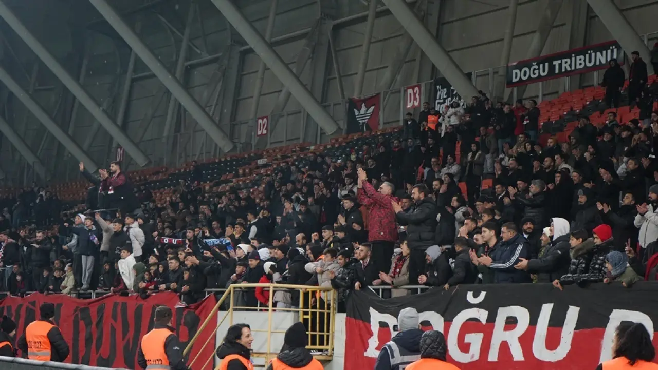 Maçı Çorum, Gönülleri Adanalı Gençler Kazandı 2