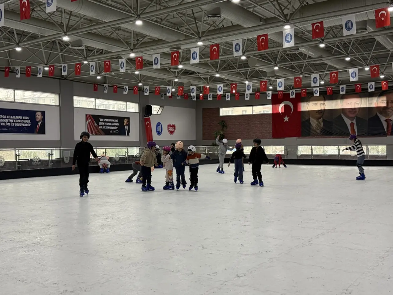 Çocuklar Gönüllerince Eğleniyor 4