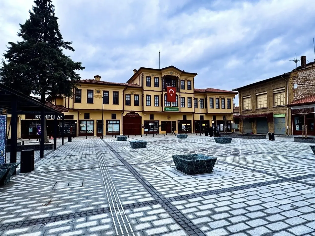 Veli Paşa Hanı’nın Önü Artık Böyle 4