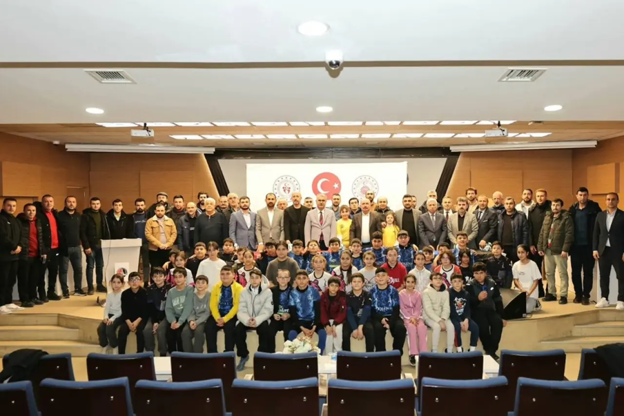 İlçe Kulüplerine Malzeme Desteği 1