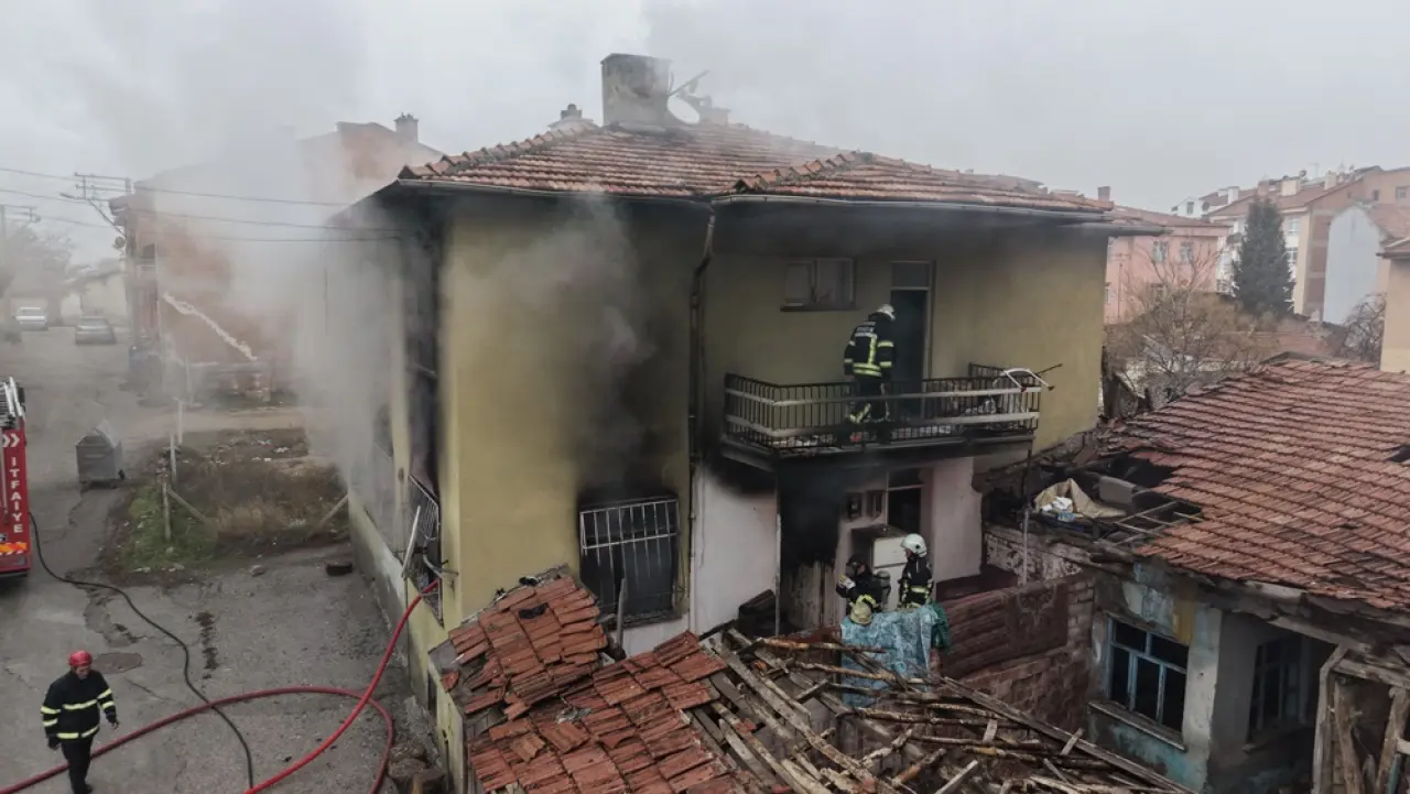 2 Katlı Ev Alev Alev Yandı 5