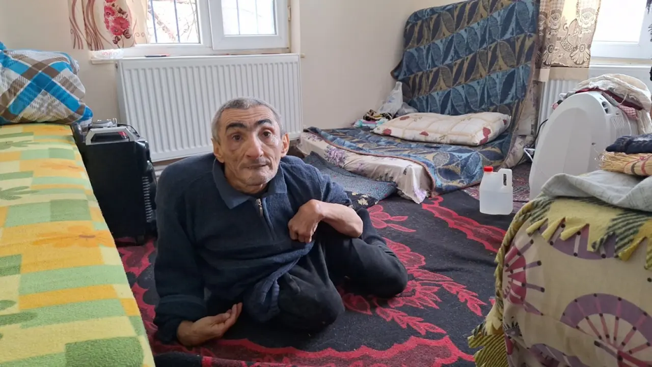 Engelli Oğluna 61 Yıldır Bebek Gibi Bakıyor 6