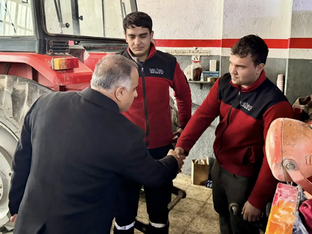 AK Partililer Sanayide 3