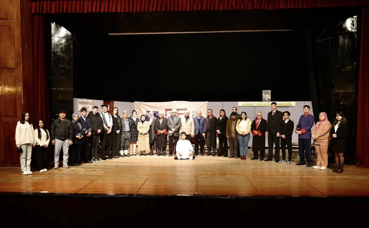 Adalet ve Vicdan Sorgulaması Ayakta Alkışlandı 5