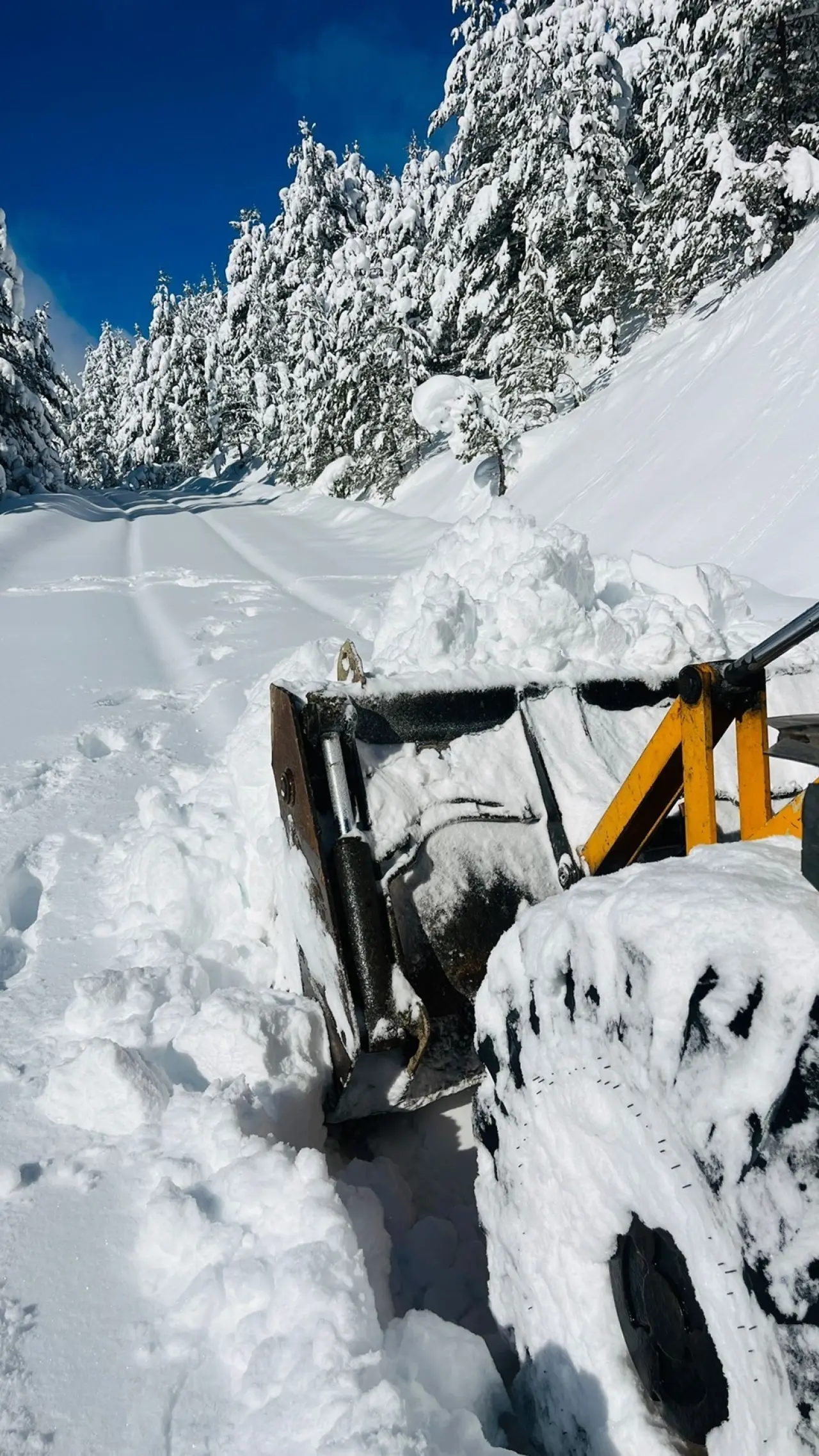 Köy Yolları İçin 24 Saat Mesai 3