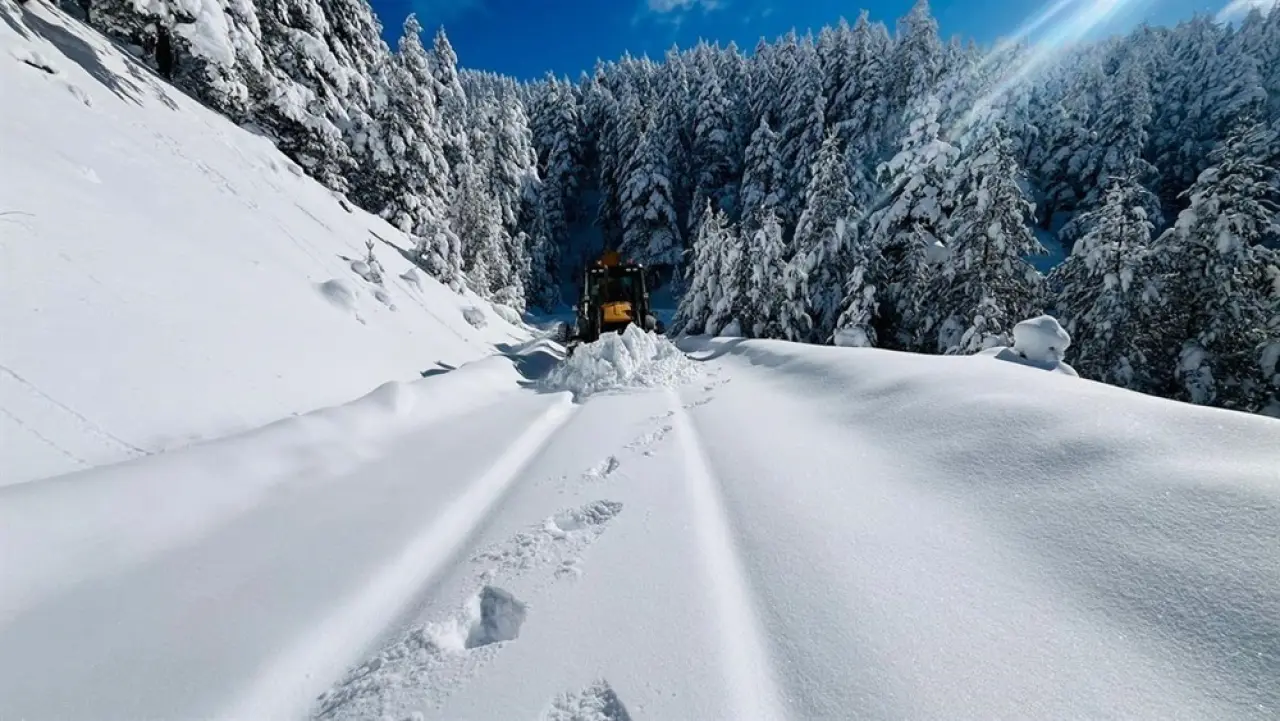Köy Yolları İçin 24 Saat Mesai 4