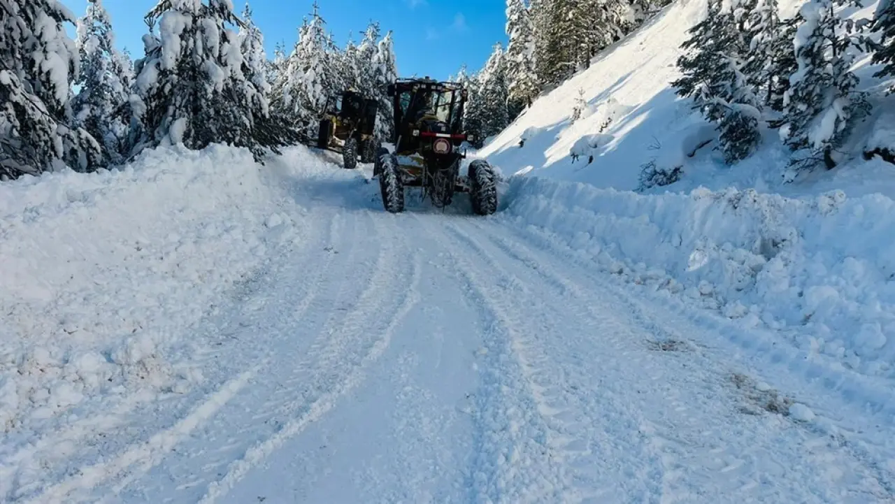 Köy Yolları İçin 24 Saat Mesai 1
