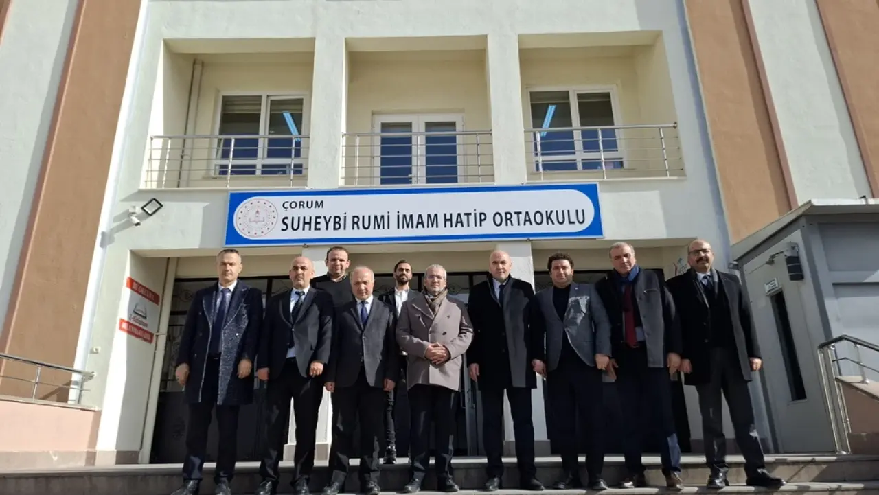 Öğrencilerin Taleplerini Dinledi 2