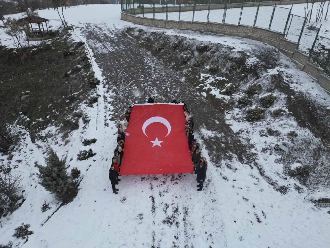 Çocuklar Doğaya Sevgilerini Bıraktı 4