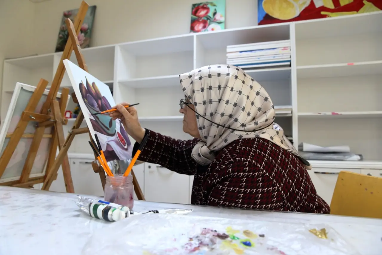 81’lik Teyze, Azmiyle Gençlere Taş Çıkarıyor 6