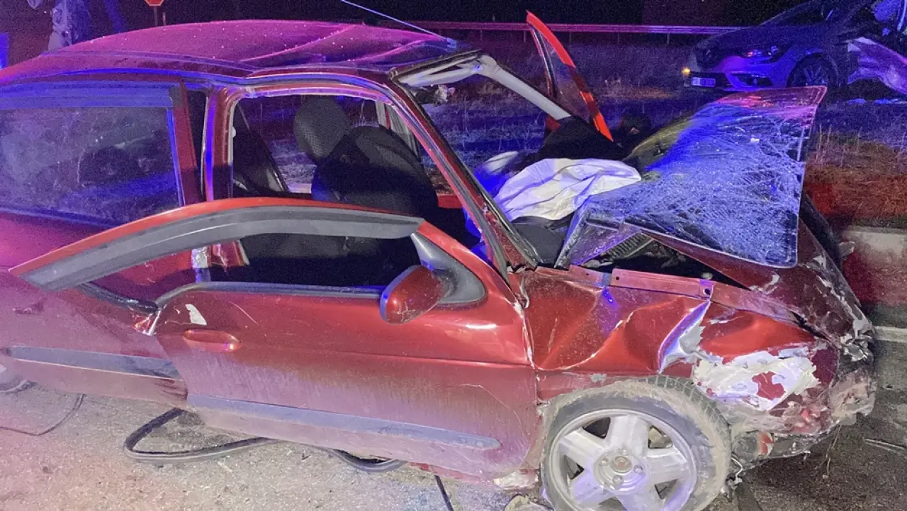 2 Otomobil Çarpıştı, Can Pazarı Yaşandı 1